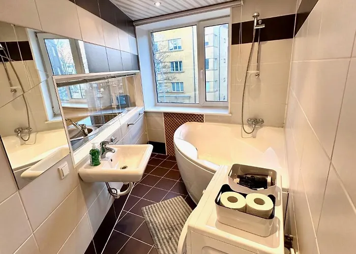 Location With Wide Bath * Tallin