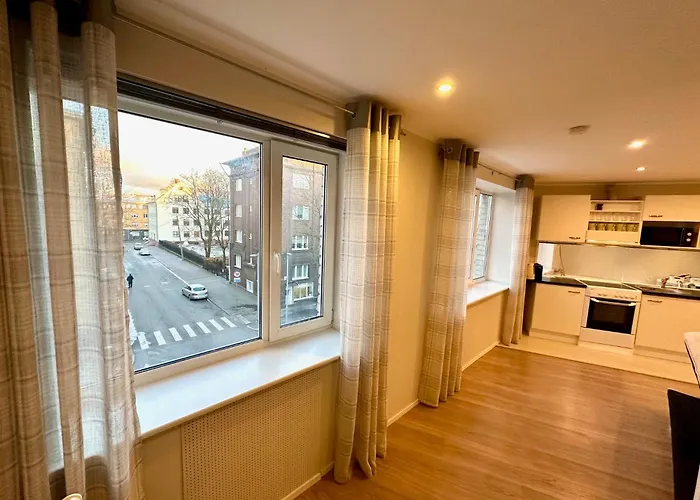 Location With Wide Bath Apartament