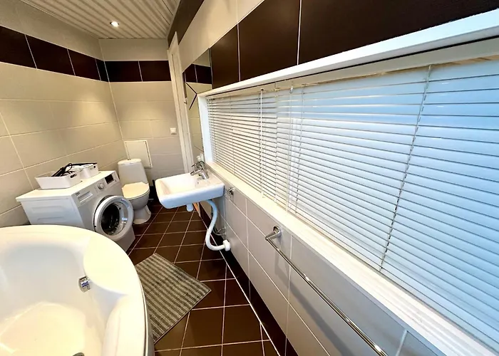 Location With Wide Bath * Tallin