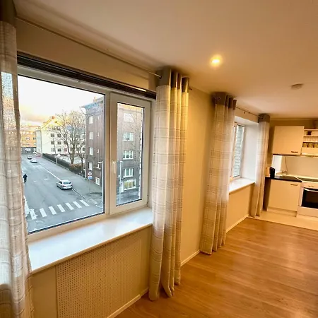 Location With Wide Bath 公寓